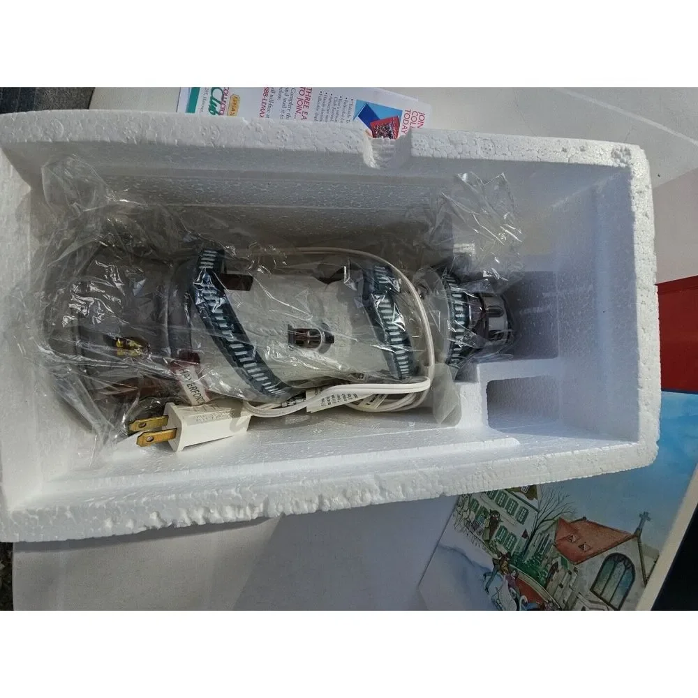 Lemax New Point Light House #95372 Retired 1999 Flashing‎ Rare Open Box